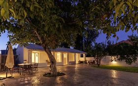 Walnut House - Peaceful Private Garden